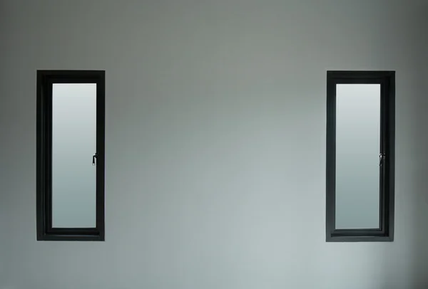 Сучасне чорне алюмінієве вікно з сірою стіною — стокове фото