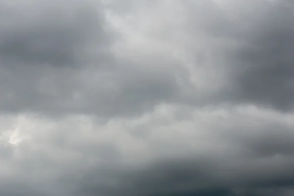 Nubes oscuras antes de lluvia — Foto de Stock