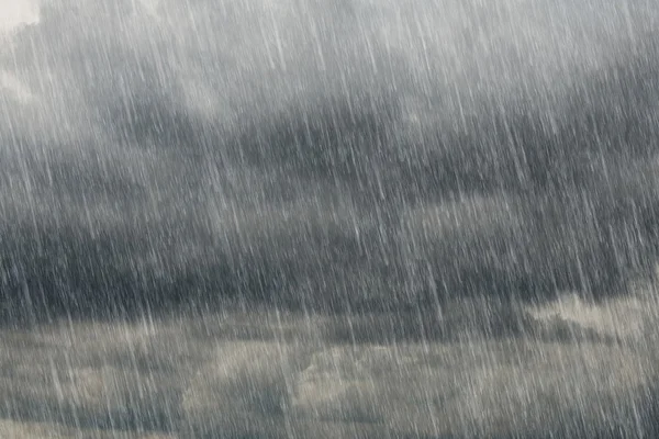 Dark clouds with falling rain — Stock Photo, Image