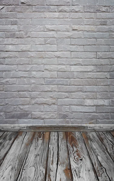 Interior de la habitación con baldosas de piedra de ladrillo pared y piso de madera backgro — Foto de Stock