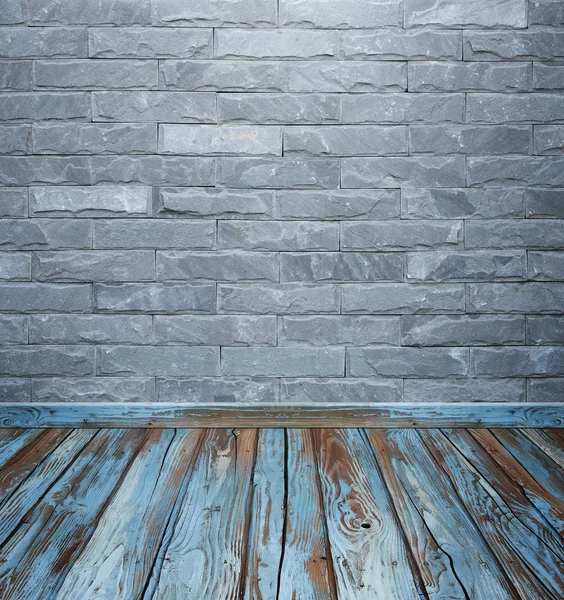 Interior de la habitación con baldosas de piedra de ladrillo pared y piso de madera backgro — Foto de Stock
