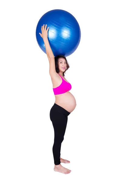 Terhes nő, fitness labda, fehér háttér — Stock Fotó
