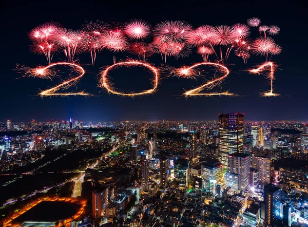 2021 Fericite Focuri Artificii Anul Nou Sărbătorind Peste Peisajul Orașului — Fotografie, imagine de stoc