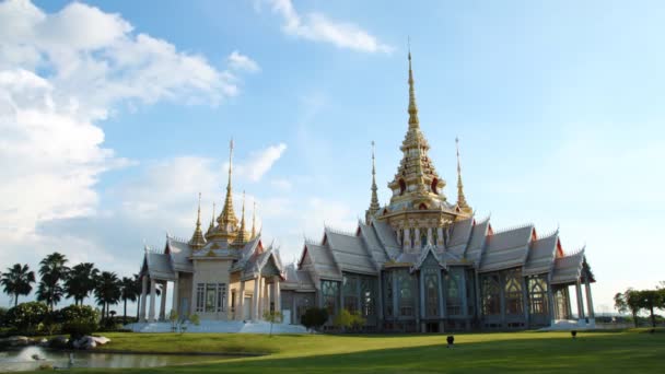 Timelapse Nubes Mueven Corren Sobre Templo Thai Buddha Thai — Vídeos de Stock