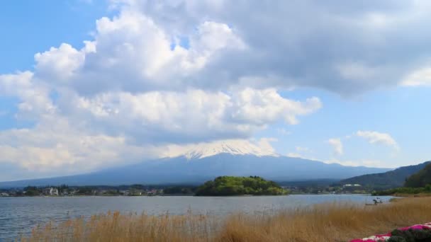 富士山の4Kタイムラプス 河口湖からの眺め — ストック動画