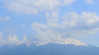 Fuji Dağı 'nın bulutlu 4K Zaman Çizelgesi görünümü