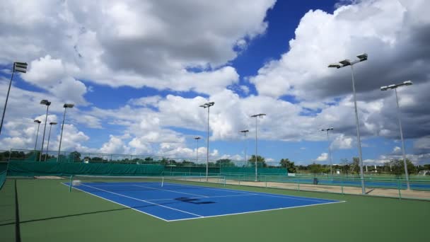 Time Lapse Cancha Tenis Vacía Aire Libre Con Cielo Azul — Vídeos de Stock