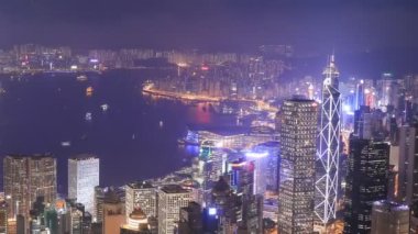 Geceleyin Hong Kong şehrinin zaman atlaması, The Peak 'in manzarası.