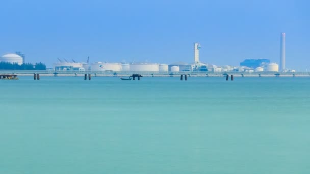 ラヨーンの海のコート近くの発電所の時間経過 — ストック動画