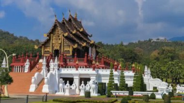 Tayland, Chaing Mai 'deki Kraliyet Parkı Rajapruek' in (Hor Kam Luang) 4k zamanı