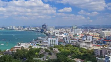 Pattaya, Tayland 'da gündüz vakti bina ve gökdelenlerin zamanlaması