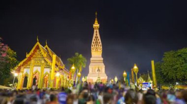 Wat Phra 'da yılın en güzel balon festivaline tapınmak için yapılan tanımlanamayan mavi insanların 4k hızlandırılmış töreni.