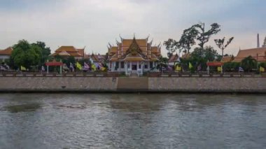 Ayutthaya, Tayland 'daki Wat Kasattrathirat Worawihan Tapınağı' nın günden geceye hızlandırılması