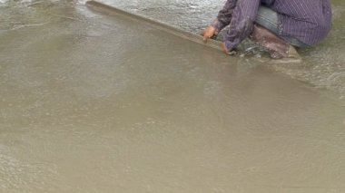 Beton zemin yumuşak tahta mala çalışma