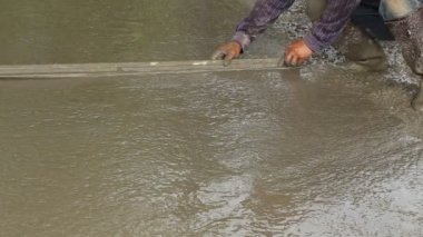 Beton zemin yumuşak tahta mala çalışma