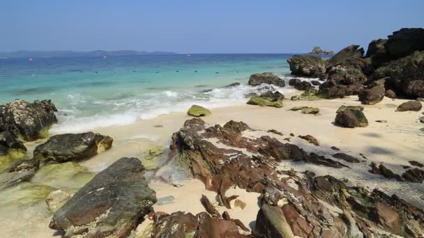 Playa Rocas Con Mar Koh Khai Nok Tailandia — Vídeo de stock