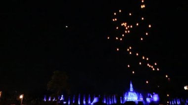 Sukhothai Tarih Parkı, Tayland 'da Loy Kratong Festivali' nde yüzen lamba