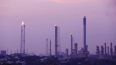 Gökyüzü ve Tayland 'daki petrol rafinerisi sanayi fabrikası