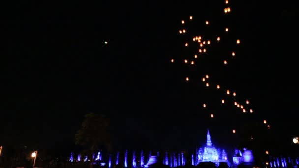 Lâmpada Flutuante Loy Kratong Festival Parque Histórico Sukhothai Tailândia — Vídeo de Stock
