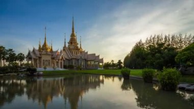 Nakhon Ratchasima, Tayland 'daki Wat No Kum Tapınağının Geceye 4k Günü