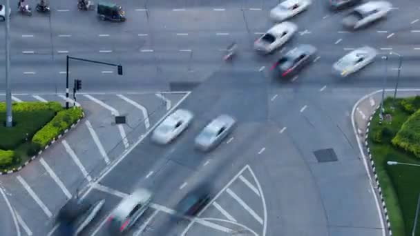 ナコンラチャシマ市での雨による道路交通の昼行4時間 — ストック動画