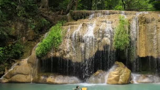 Time Lapse Pessoas Viajando Banho Erawan Cachoeira Tailândia Junho 2017 — Vídeo de Stock