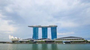 SINGAPORE - 19 AUG 2017: marina körfezi kumunun zaman aşımı, Singapur kentsel manzarası