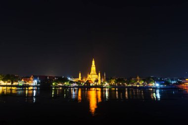 Bangkok, Tayland 'da Chao Phraya nehri ile Wat Arun Tapınağı