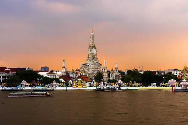 Wat Arun Tapınağı Chao Phraya Nehri Ile Gün Batımında Bangkok — Stok fotoğraf