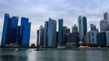 Singapur 'un merkez iş bölgesi binasının günden geceye hızlandırılması 