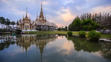 Nakhon Ratchasima, Tayland 'daki Wat No Kum Tapınağının Geceye 4k Günü