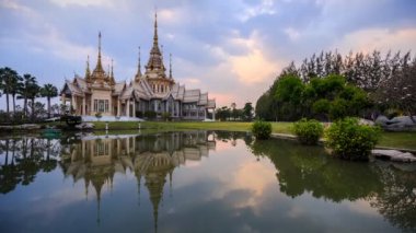 Nakhon Ratchasima, Tayland 'daki Wat No Kum Tapınağının Geceye 4k Günü