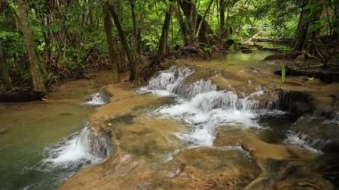 Huay Mae Kamin Şelalesinin 7. katı Khuean Srinagarindra Ulusal Parkı, Kanchanaburi Eyaleti, Tayland