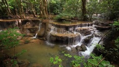 Huay Mae Kamin Şelalesinin 6. katı Khuean Srinagarindra Ulusal Parkı, Kanchanaburi Eyaleti, Tayland