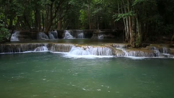 泰国Kanchanaburi省Khuean Srinagarindra国家公园Huay Mae Kamin瀑布2级 — 图库视频影像