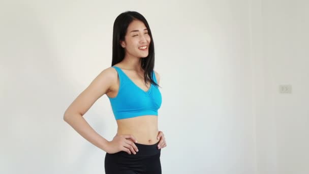 Feliz Joven Hermosa Mujer Fitness — Vídeo de stock