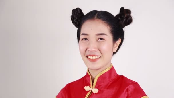 Úsměv Žena Nosit Červený Cheongsam Pojetí Šťastný Čínský Nový Rok — Stock video