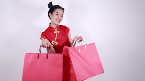 Femme Heureuse Tenant Sac Provisions Sur Célébration Nouvel Chinois — Video