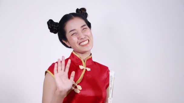 Mujer Feliz Usar Cheongsam Diciendo Adiós — Vídeos de Stock