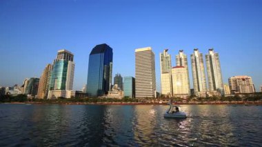 Bangkok şehir manzarası Benjakitti Park, Bangkok, Tayland