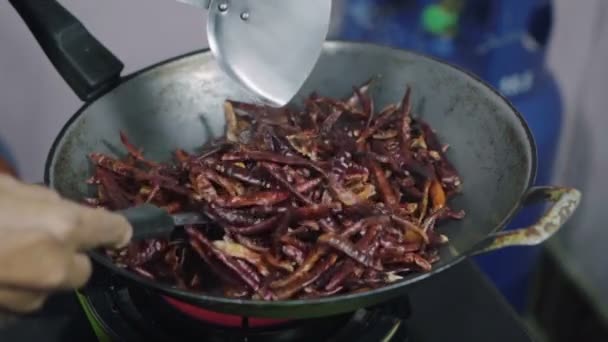 Cocinar Chiles Rojos Secos Sartén Comida Tailandesa — Vídeo de stock