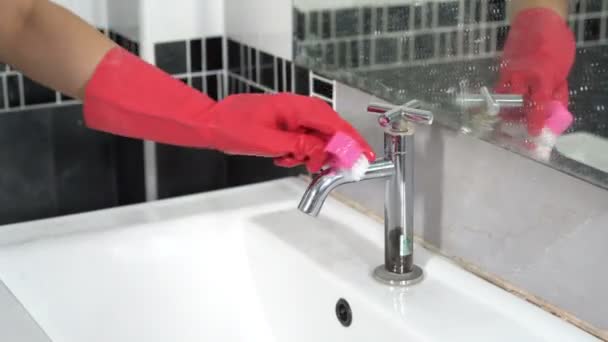 Pia Banheiro Limpeza Das Mãos Com Escova — Vídeo de Stock