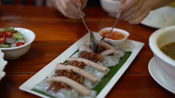 Vietnamese Steamed Rice Skin Dumplings Plate — Stock Video