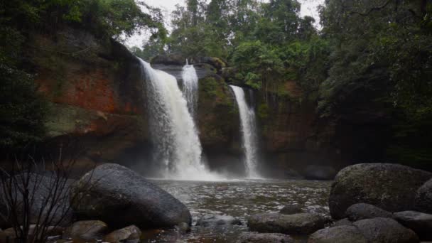 Zeitlupe Des Haew Suwat Wasserfalls Khao Yai Nationalpark Thailand — Stockvideo