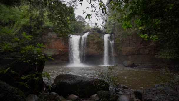 Zeitlupe Des Haew Suwat Wasserfalls Khao Yai Nationalpark Thailand — Stockvideo