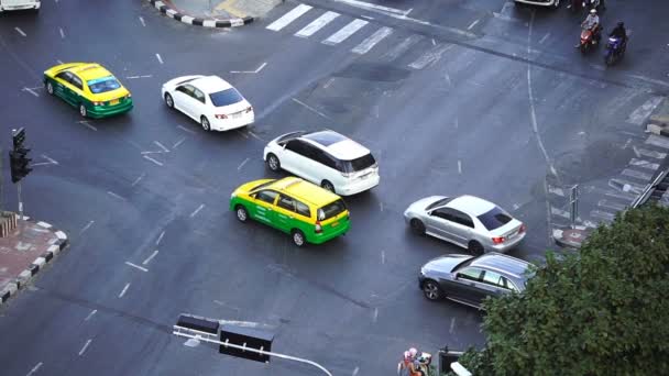 バンコク 2018年12月1日 バンコクのホアヒン ランポン交差点における交通の減速 — ストック動画