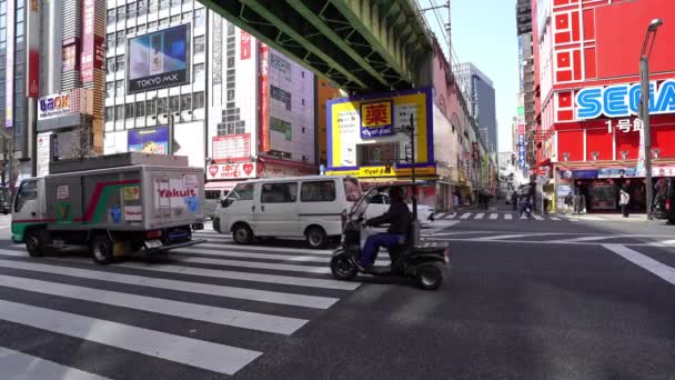 秋葉原 2019年3月25日 東京都秋葉原の通りを車が通過 — ストック動画