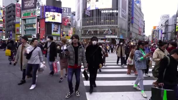 Tokyo Japan Maart 2019 Massa Mensen Lopen Bij Shibuya Beroemde — Stockvideo