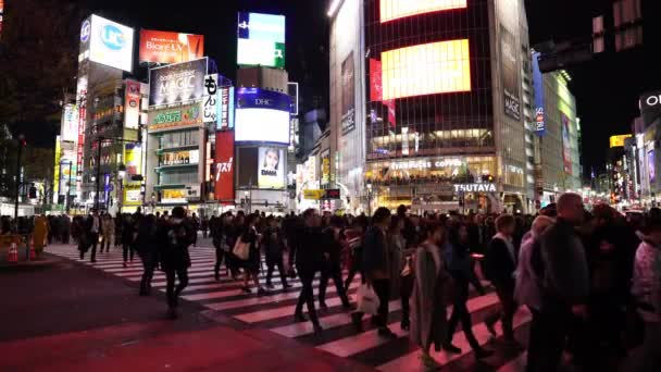 Tokyo Japan Maart 2019 Massa Mensen Lopen Nachts Bij Shibuya — Stockvideo