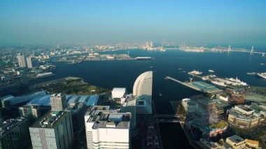 Yokohama şehrinin Minato Mirai rıhtım bölgesindeki hava manzarası, Yokohama Landmark Kulesi, Japonya